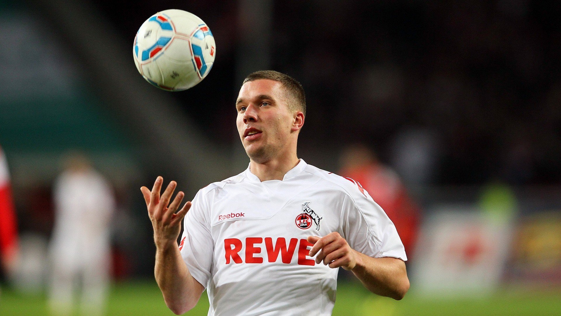 英超争冠的喧嚣之外,突尼斯与日本告诉我们,足球世界还有另一种英雄主义