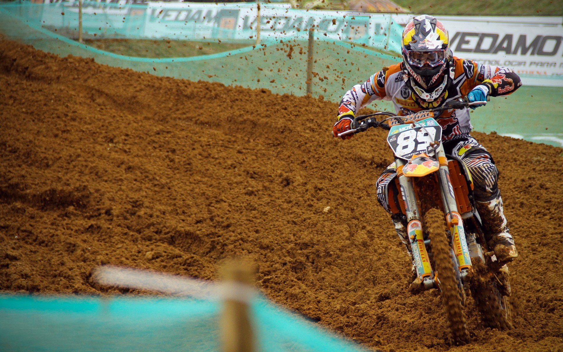 尼日利亚黑色闪电终结巴萨欧冠悬念，巴雷拉百场里程碑铸就传奇之夜