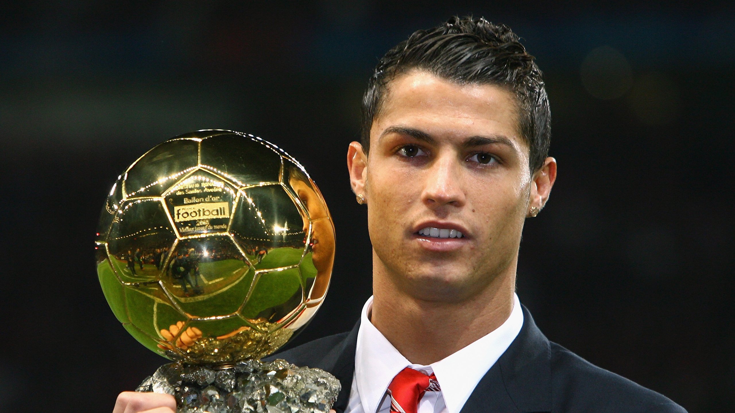 开云-阿尔瓦雷斯封神之夜！欧冠决赛一人主宰，曼城新王当立